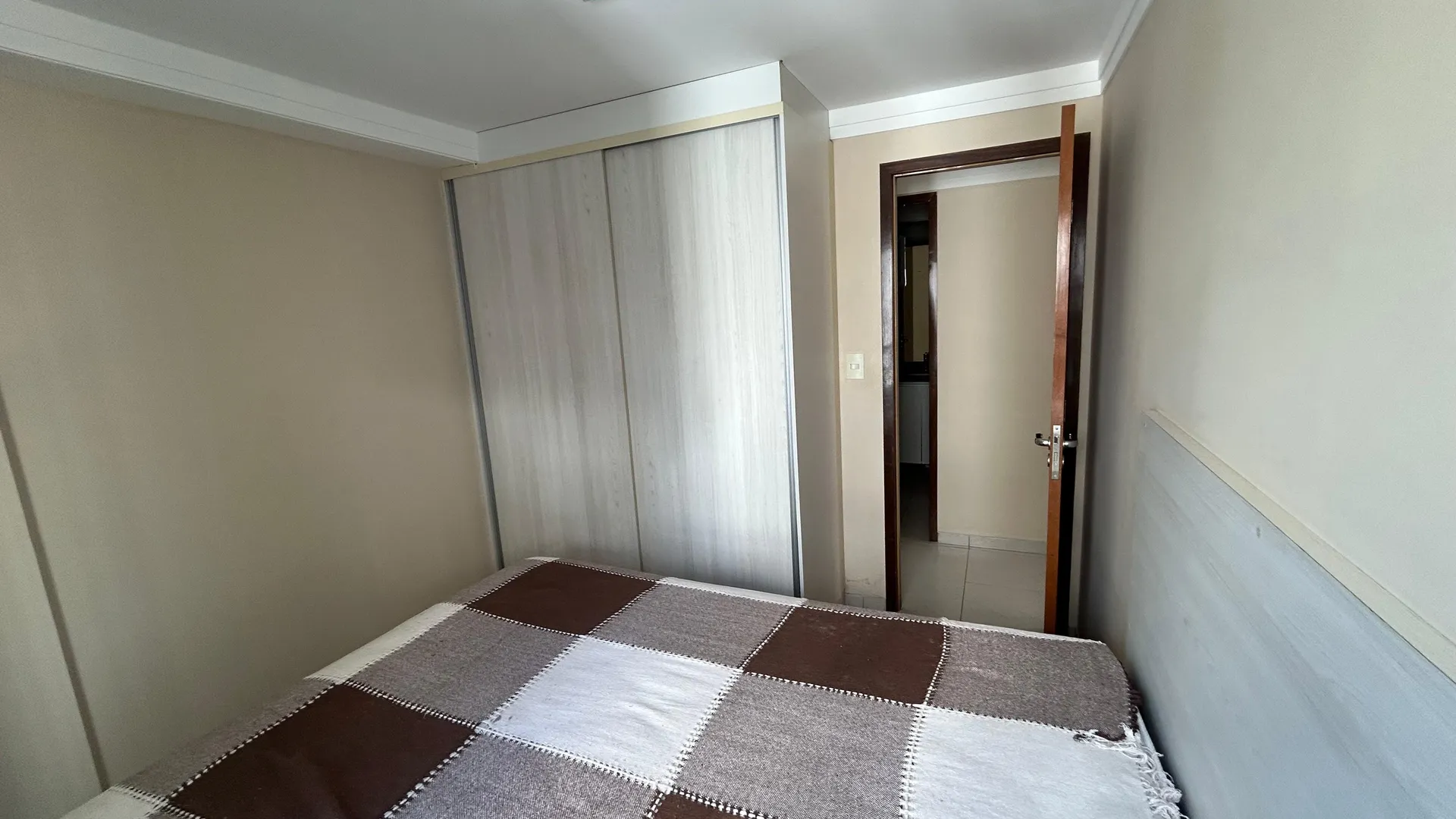 3-bedroom rental apartment with a private suite — photo 8