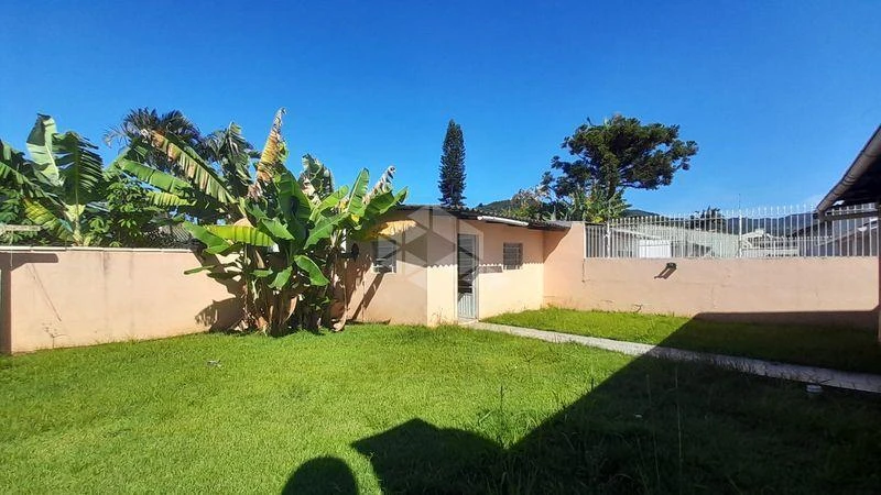 Casa de 3 dormitorios con balcón gourmet en Florianópolis — photo 29