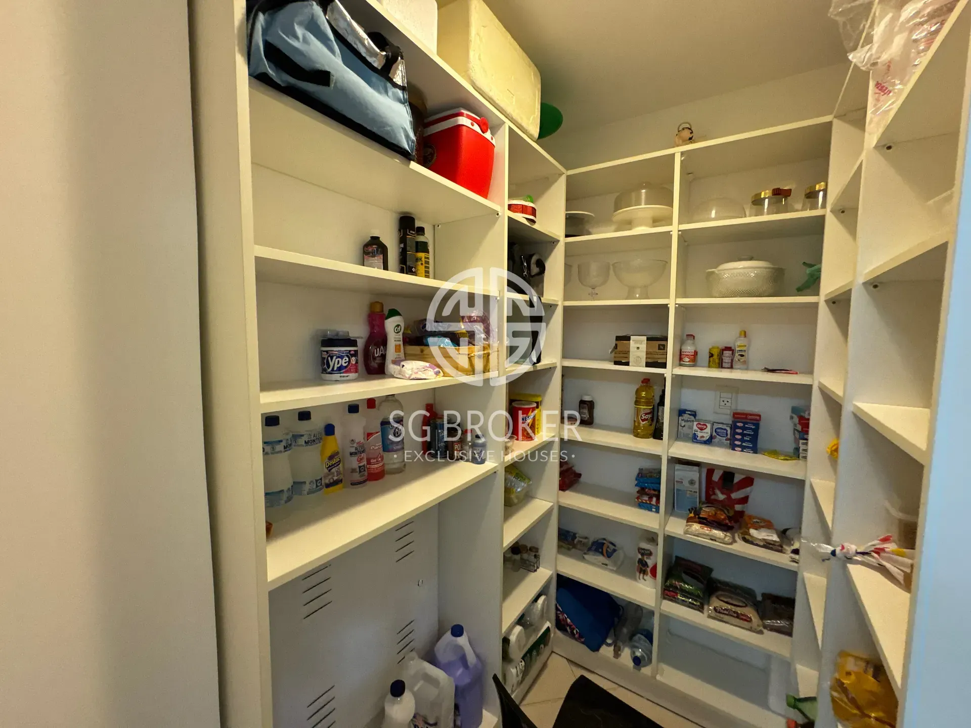 Casa para locação com 5 quartos e churrasqueira na varanda — photo 75