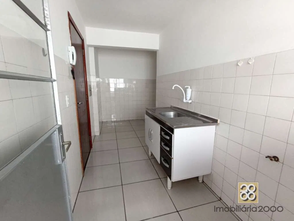 3-bedroom apartment with wood or laminate floors — photo 17