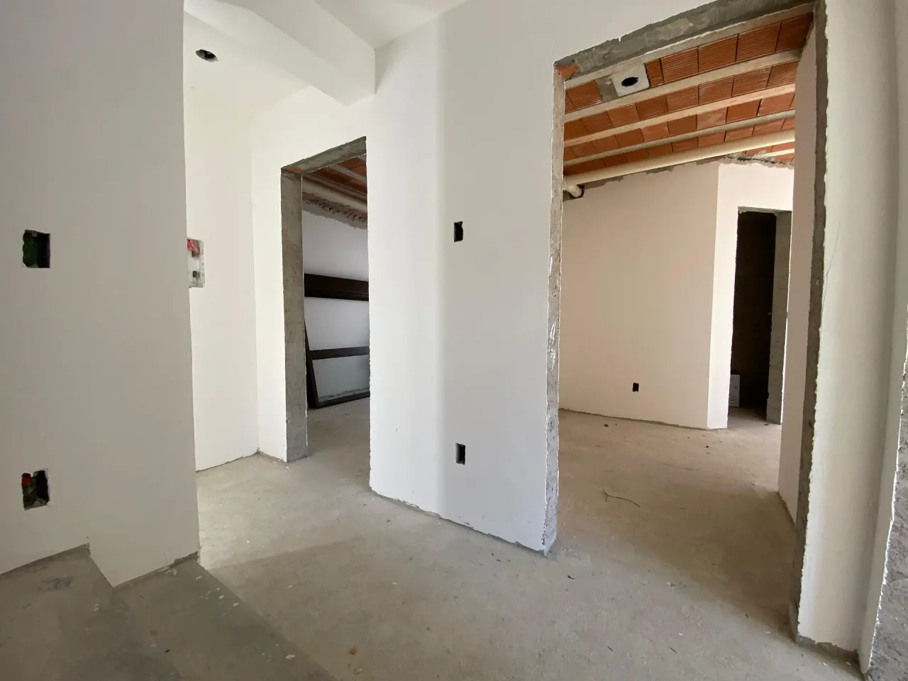 Casa com 3 quartos e 4 banheiros para locação, precisa de reforma — photo 18
