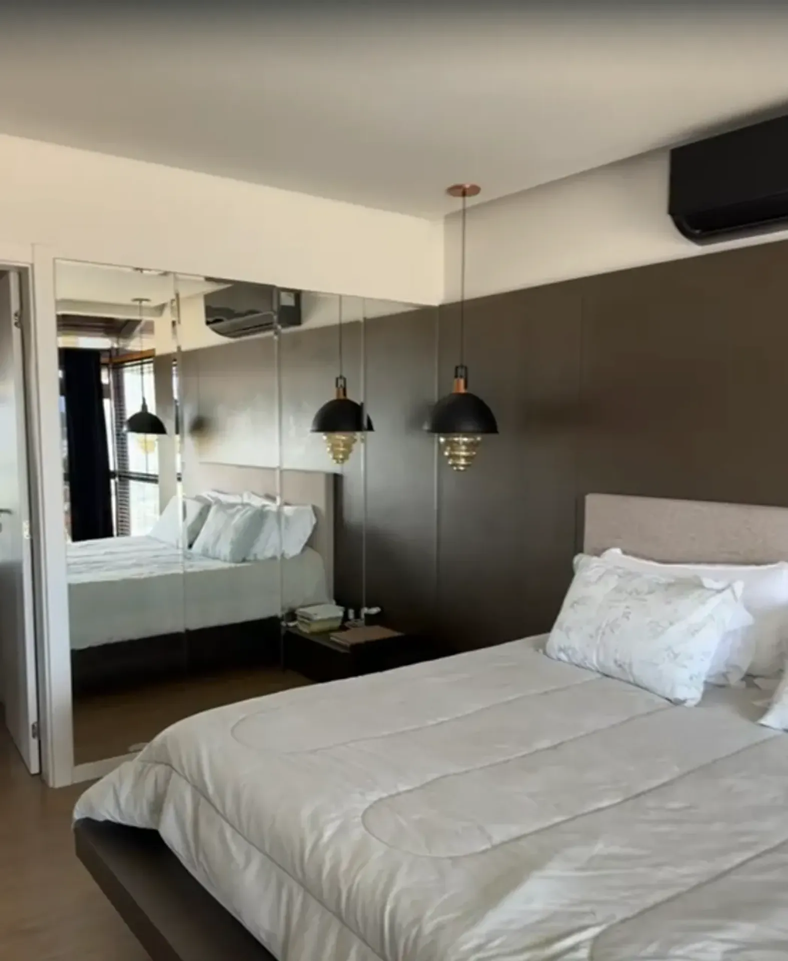 620 m² house with a glass-enclosed balcony and a water view — photo 20