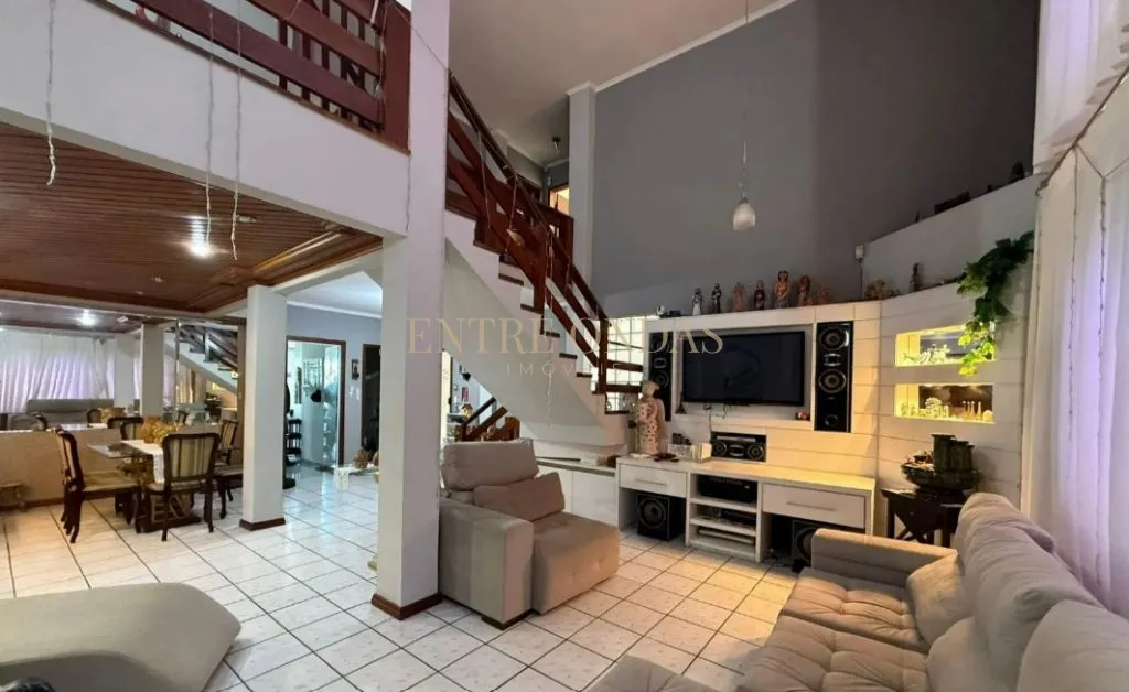 400 m² house with a private pool and a dishwasher — photo 2