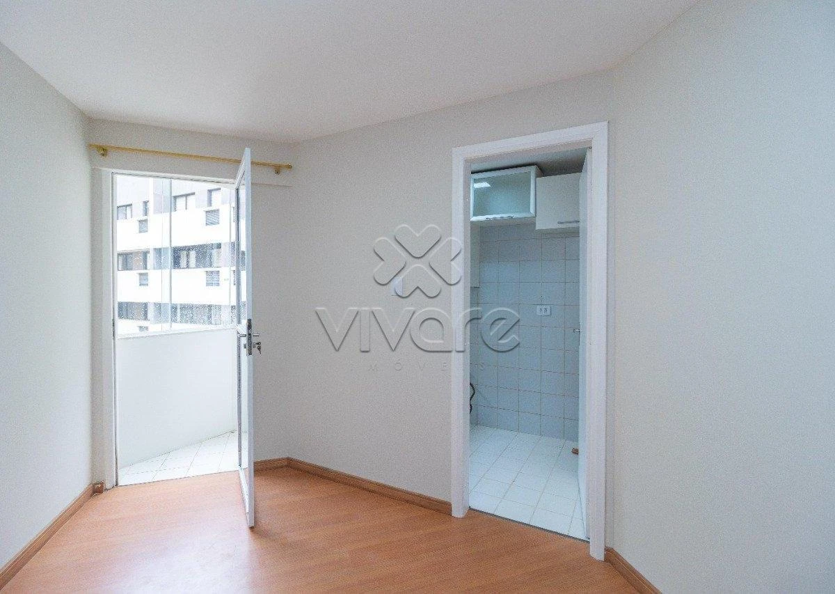 Apartment, 33 m², with a glass-enclosed balcony — photo 11