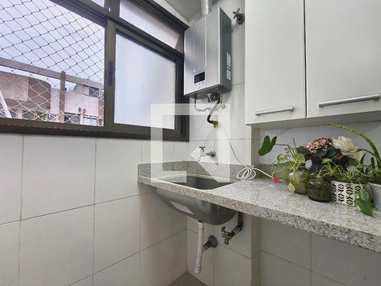 3-bedroom apartment with a glass-enclosed balcony — photo 25