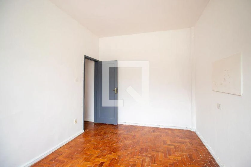 Wood or laminate floors in a 3-bedroom apartment, 80 m² — photo 17