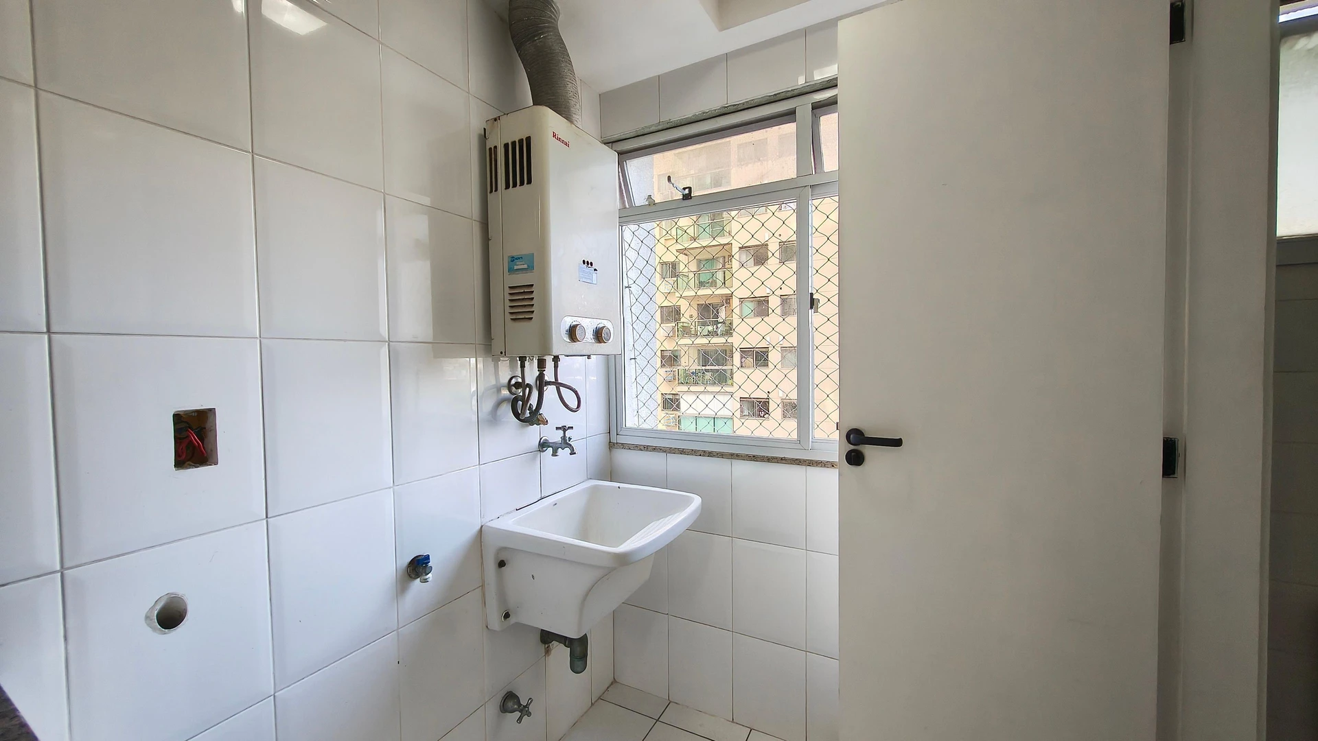 Rent-ready 2-bedroom apartment with balcony — photo 29