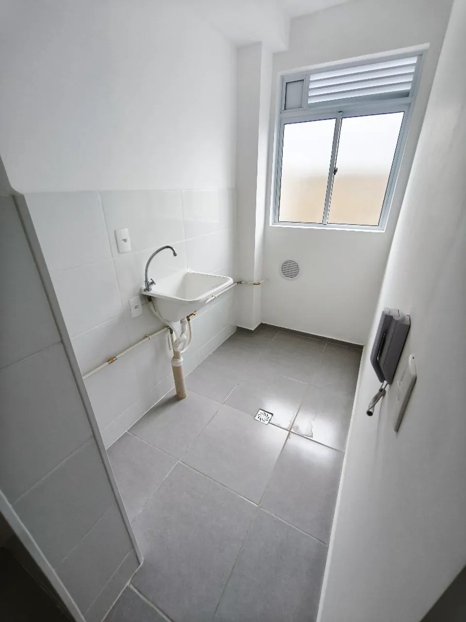 Unfurnished 2-bedroom apartment with integrated kitchen — photo 5