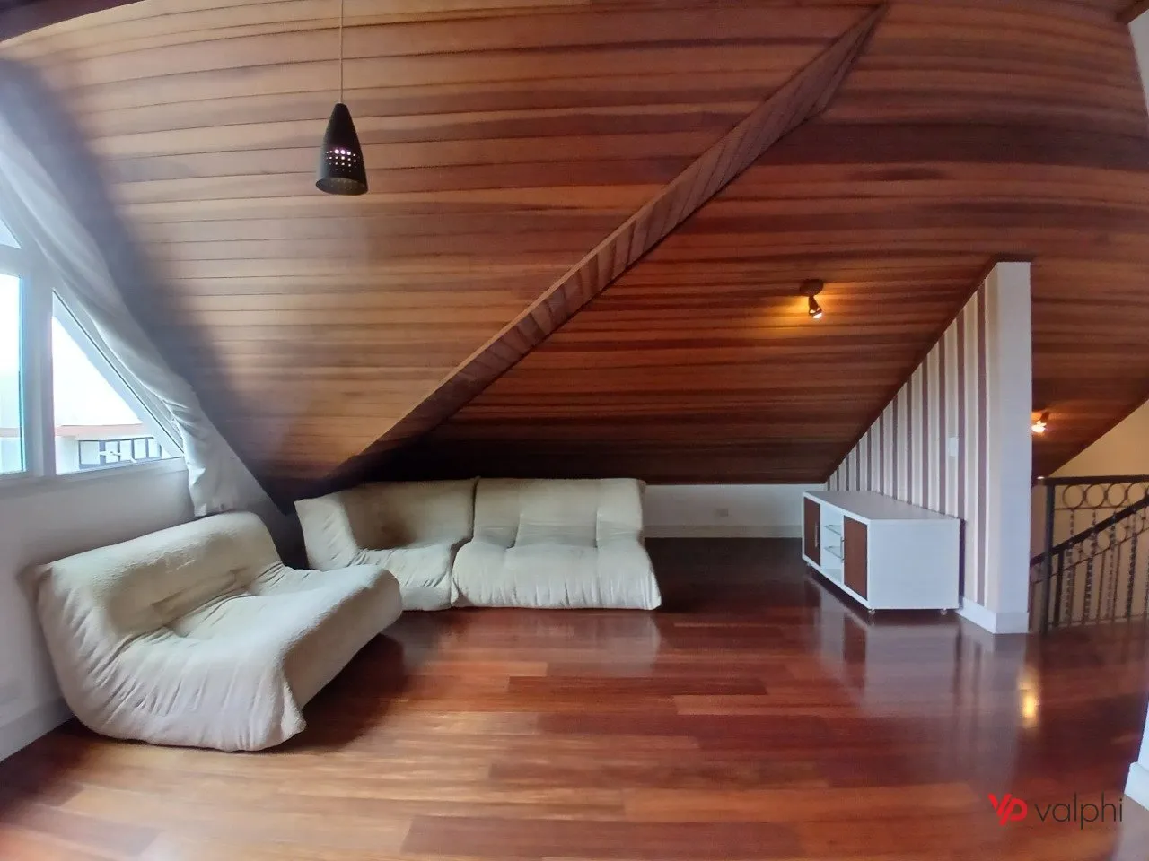 4-bedroom house with a grill on the balcony — photo 69