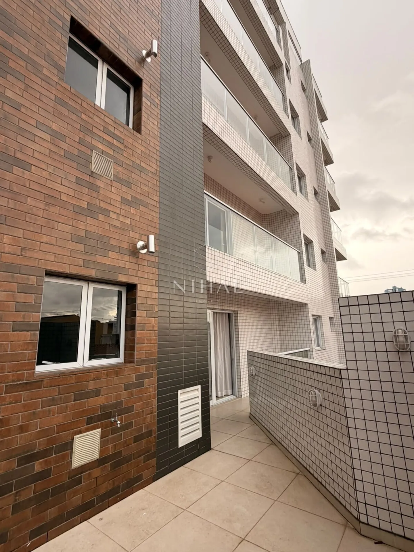 2-bedroom apartment in a building with a gym — photo 14