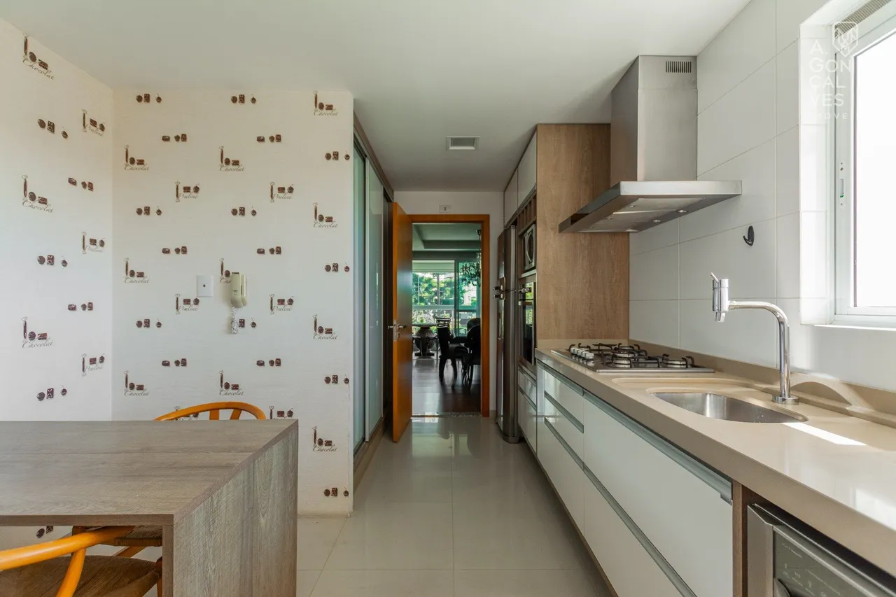Furnished apartment with 3 bedrooms and open-plan kitchen — photo 14