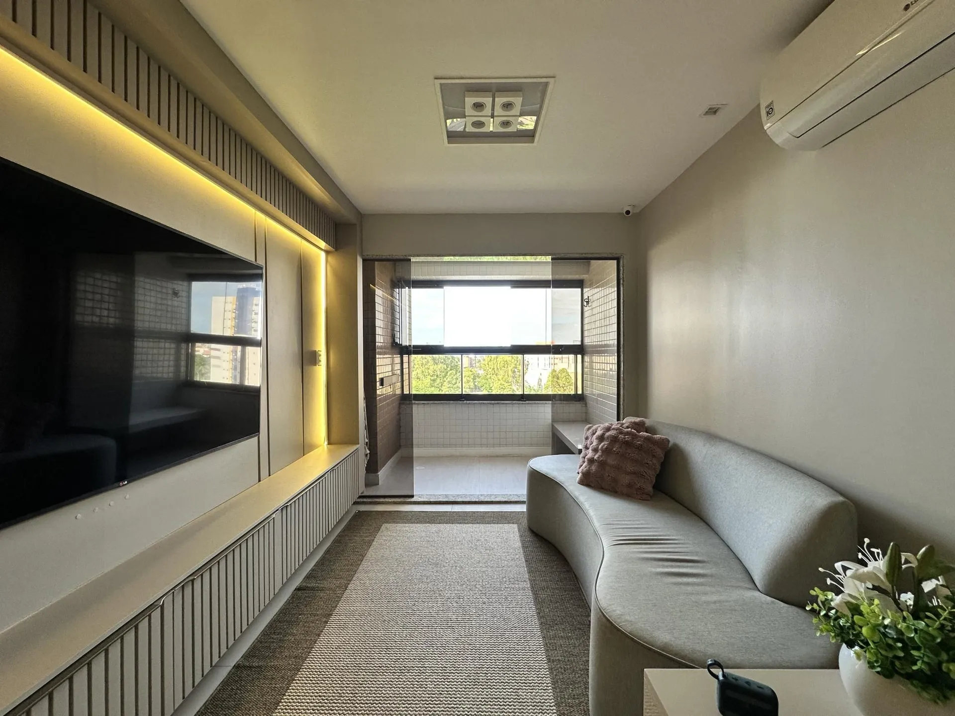 2-bedroom apartment with floor-to-ceiling windows — photo 7