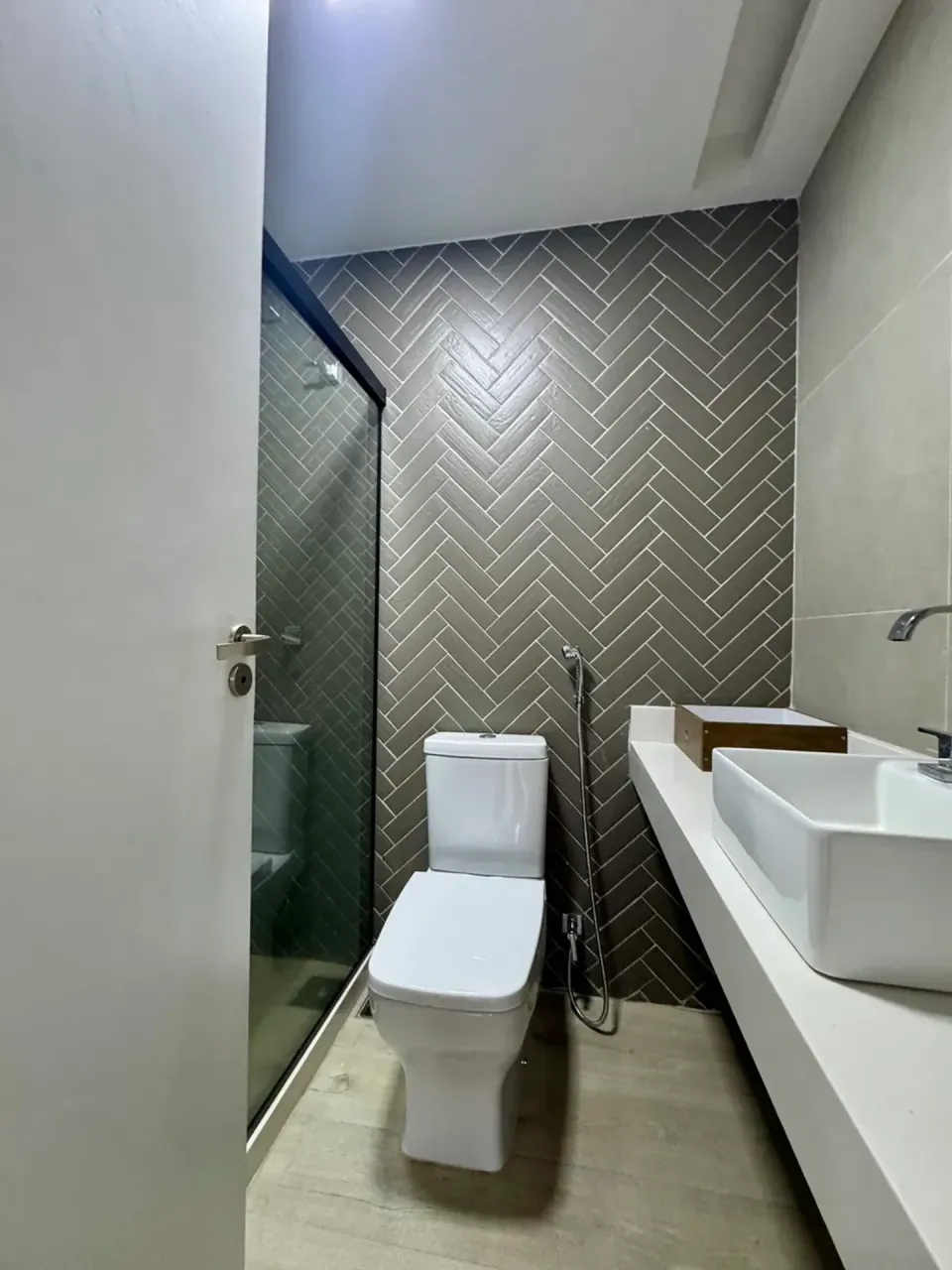 Casa sem mobília com 4 quartos, 5 banheiros e cozinha integrada — photo 12