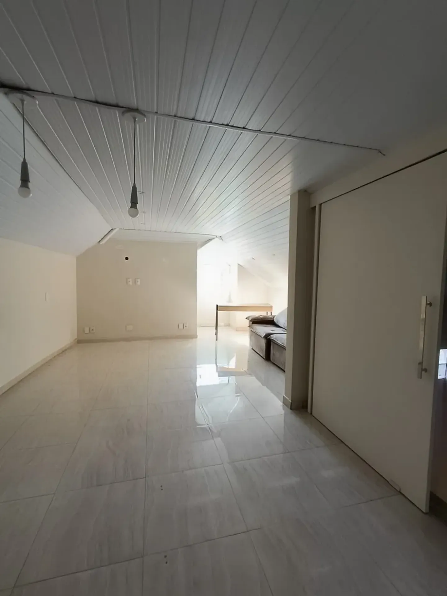 House with 4 bedrooms and 5 bathrooms — photo 33