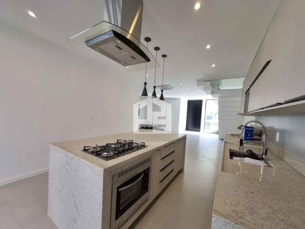 Triplex house with 4 bedrooms and 5 bathrooms, 2 parking — photo 2