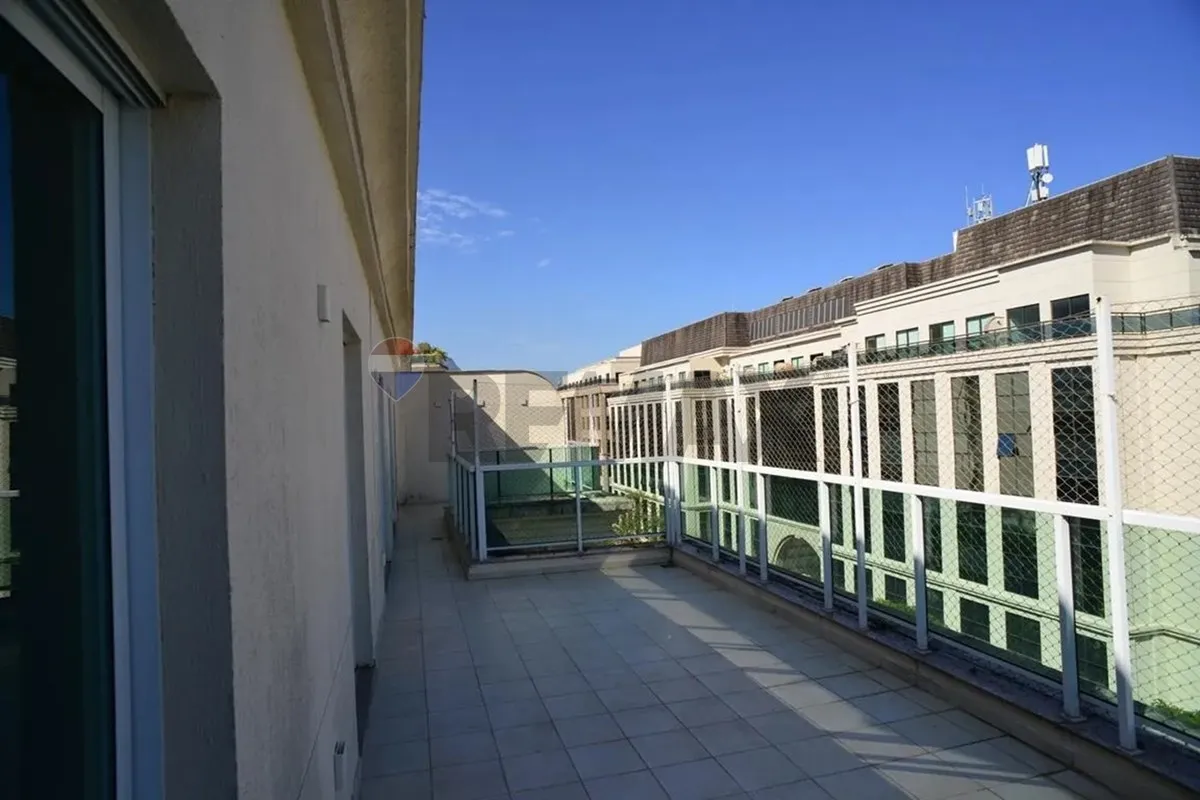 Apartment with 5 bedrooms and a glassed-in balcony — photo 17