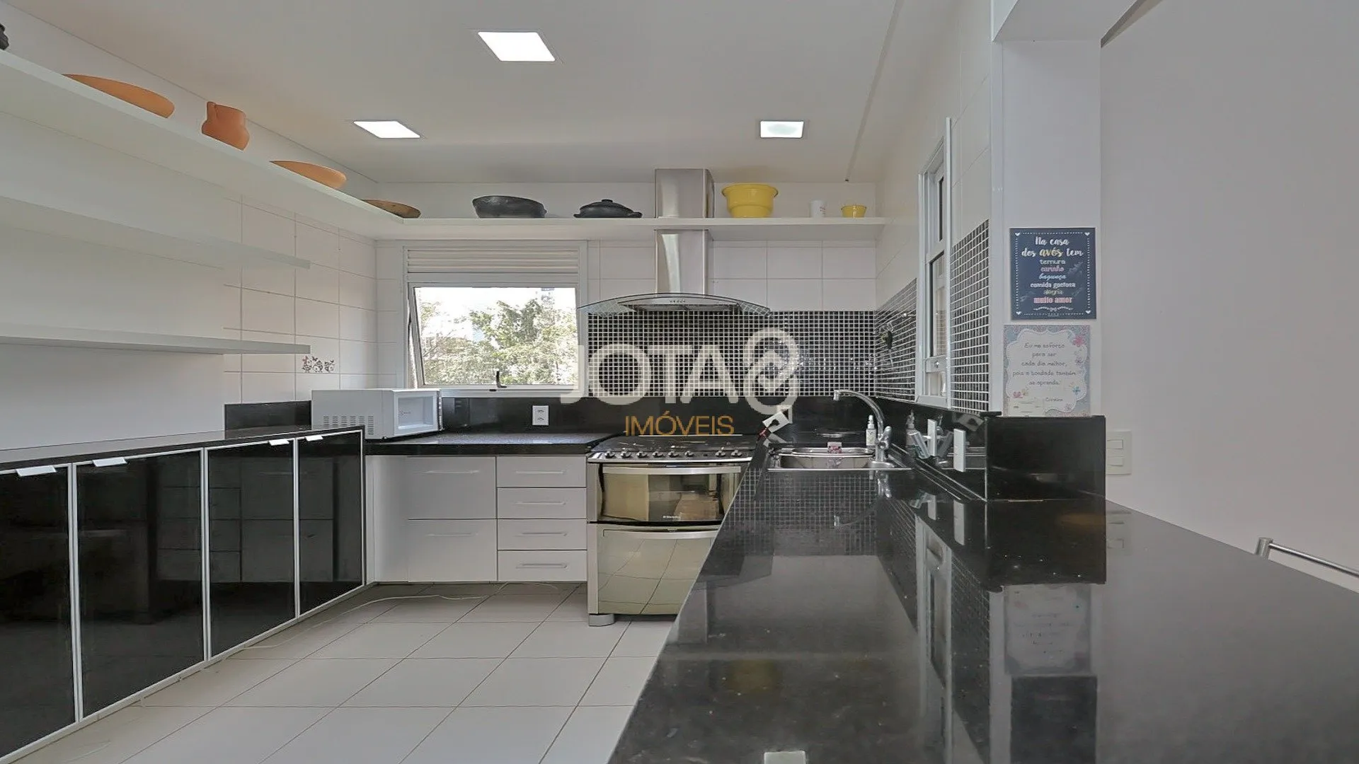 3-bedroom apartment with 185 m² and private BBQ space — photo 20