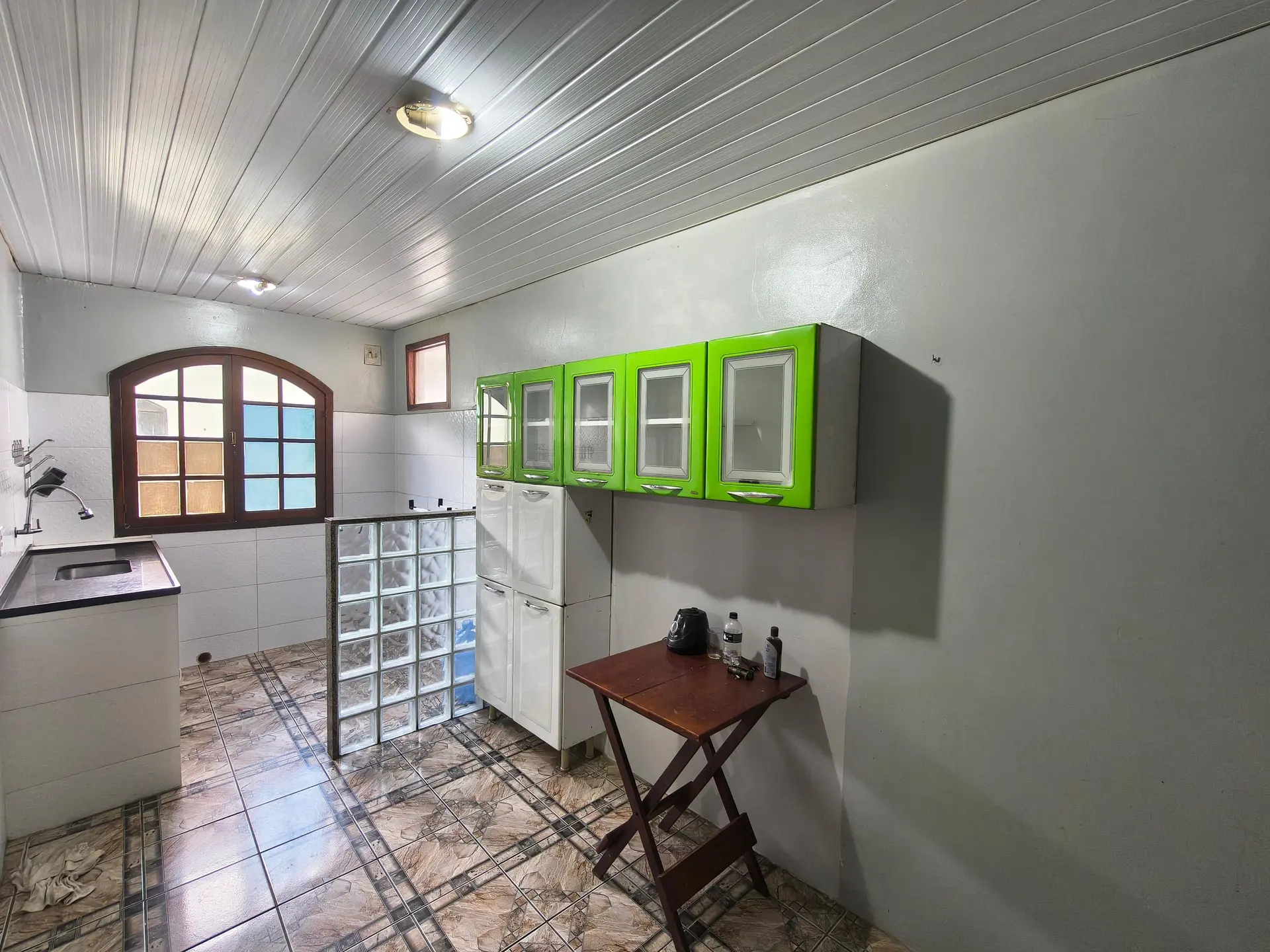 2-bedroom house with floor-to-ceiling windows — photo 5