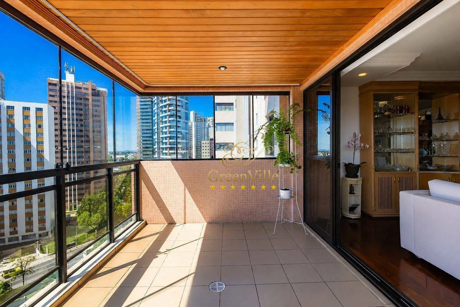 264 m² apartment with 4 bedrooms and 2 suites — photo 2