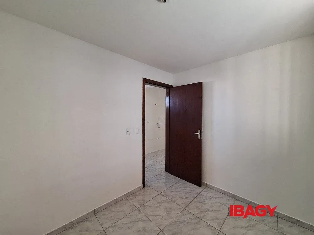 2-bedroom apartment with a separate closed kitchen — photo 8