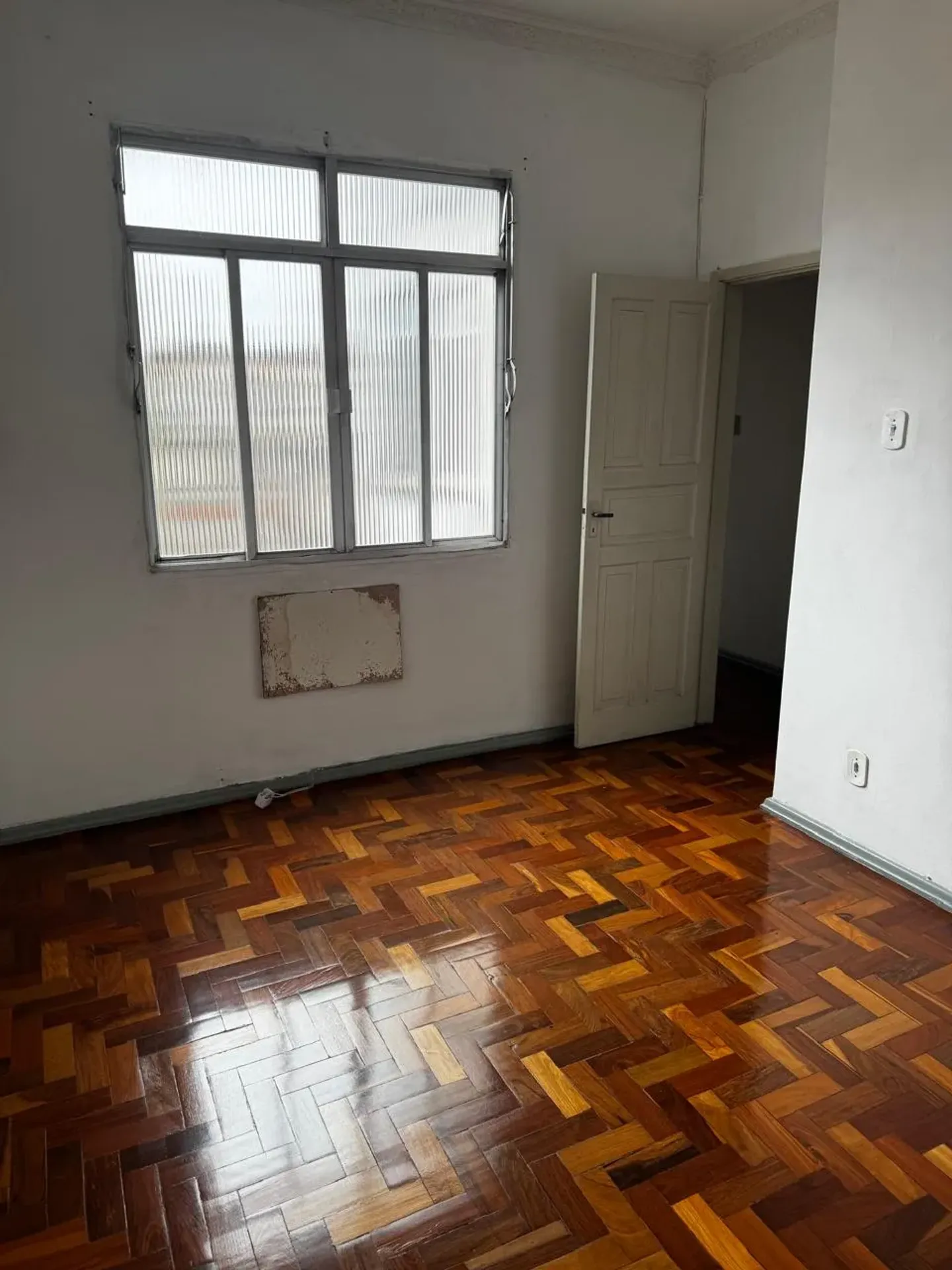 Wood or laminate floors in a 2-bedroom apartment, 65 m² — photo 15