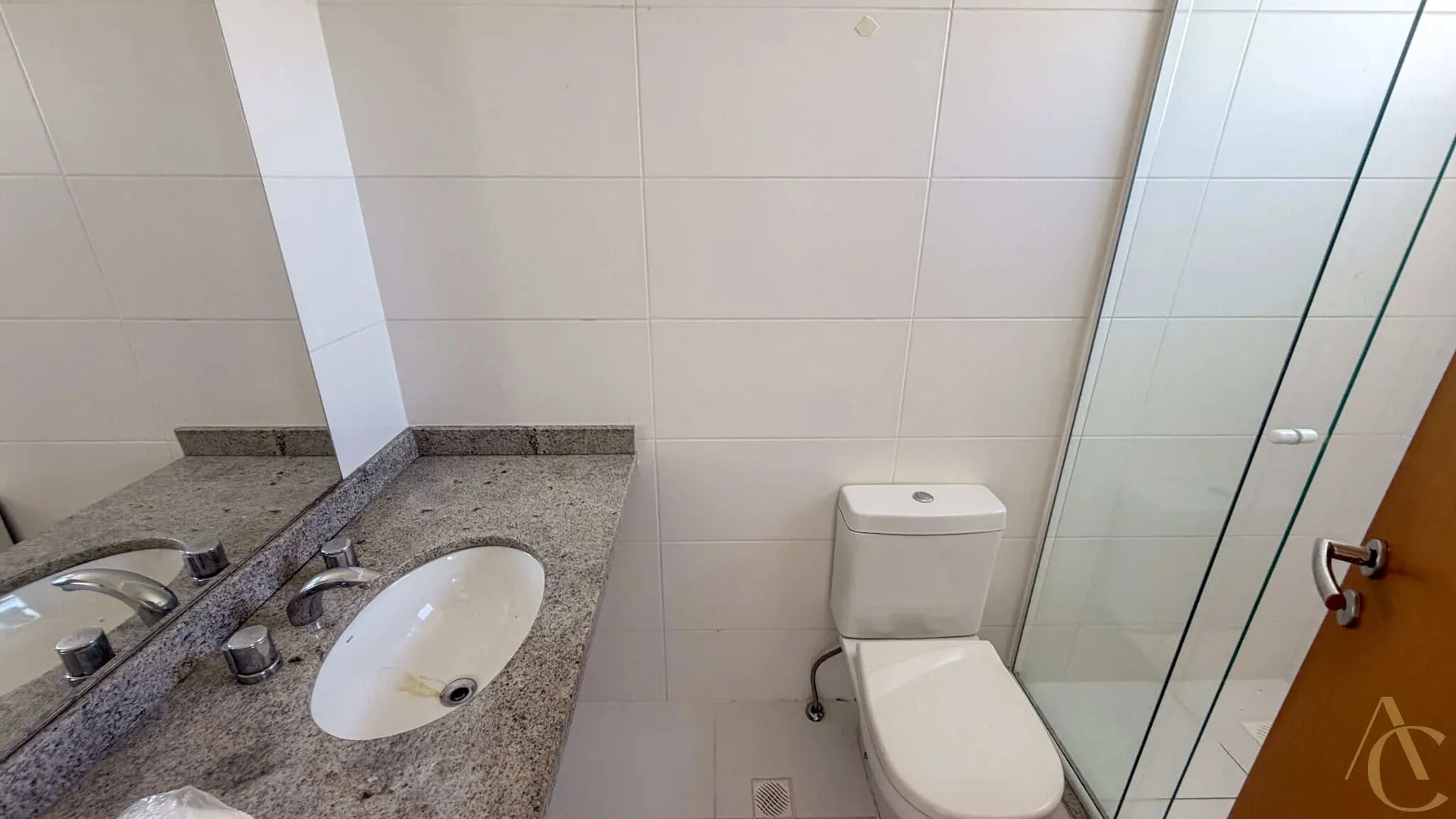 Furnished apartment with 3 en-suite bedrooms — photo 34
