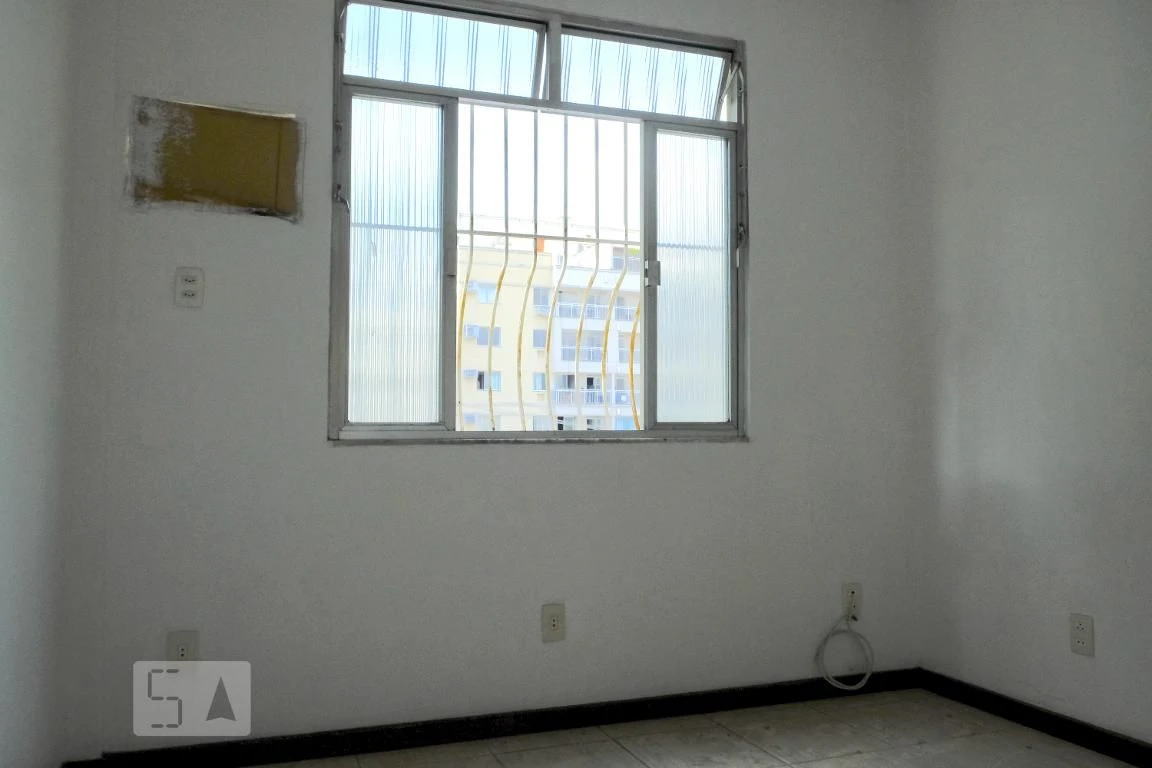 Apartamento sem mobília com cozinha separada e lavanderia — photo 31