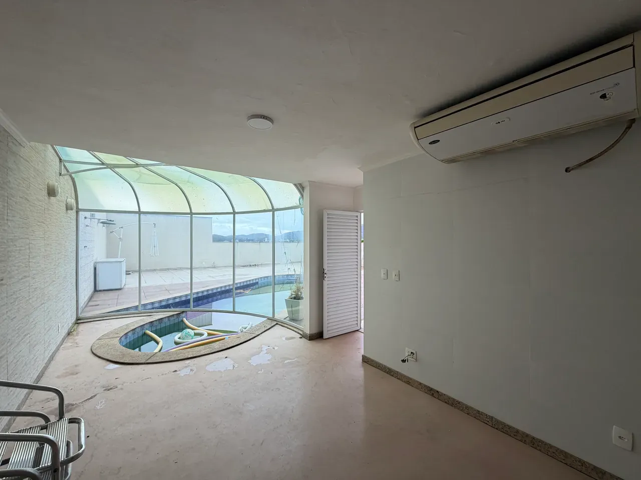 475 m² house with 4 bedrooms and gas open-plan kitchen — photo 47