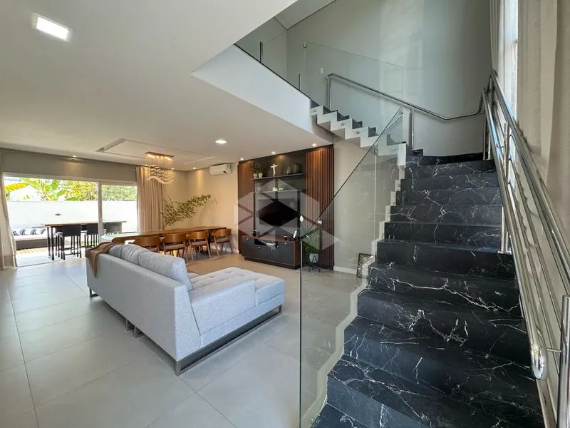 Furnished house with 4 en-suite bedrooms and private garden — photo 13