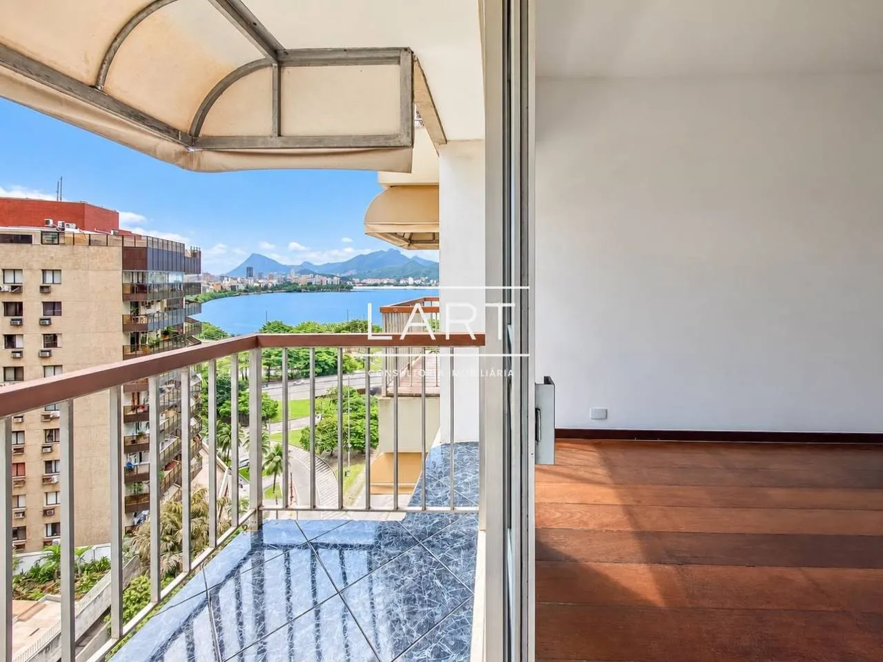 Apartment on the 8th floor with a water view — photo 18
