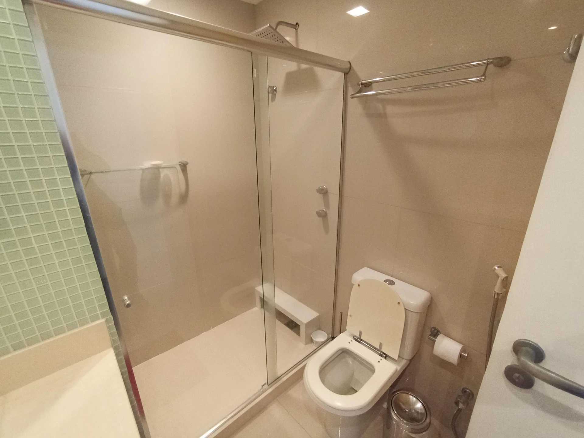 Furnished 3-bedroom apartment with enclosed balcony — photo 49