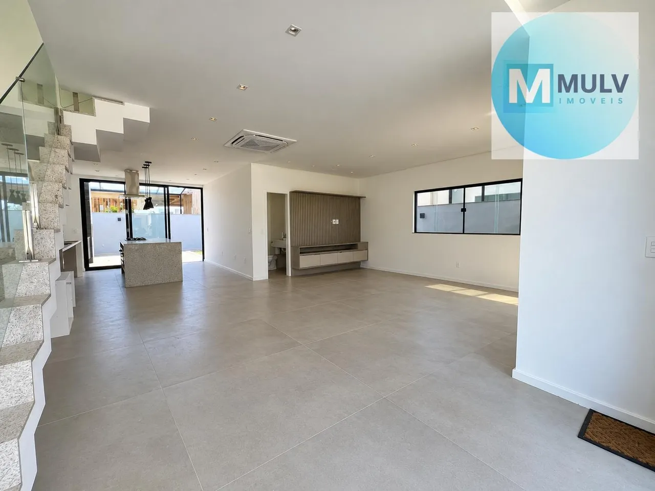 House, 312 m², with a walk-in closet