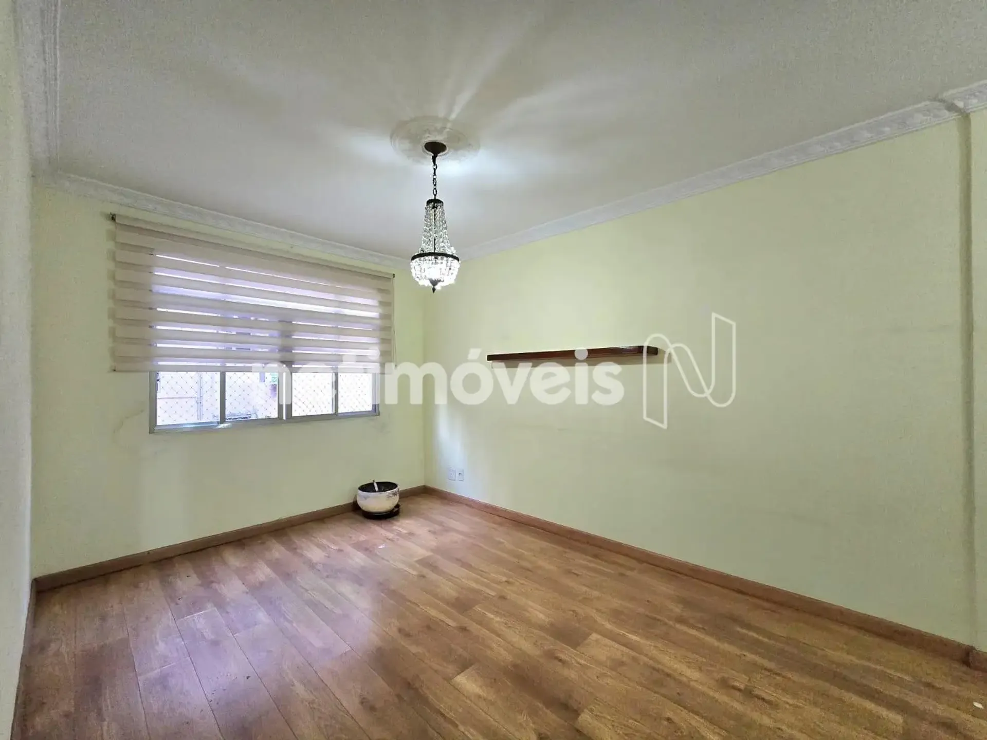 3-bedroom apartment with wood or laminate floors — photo 7