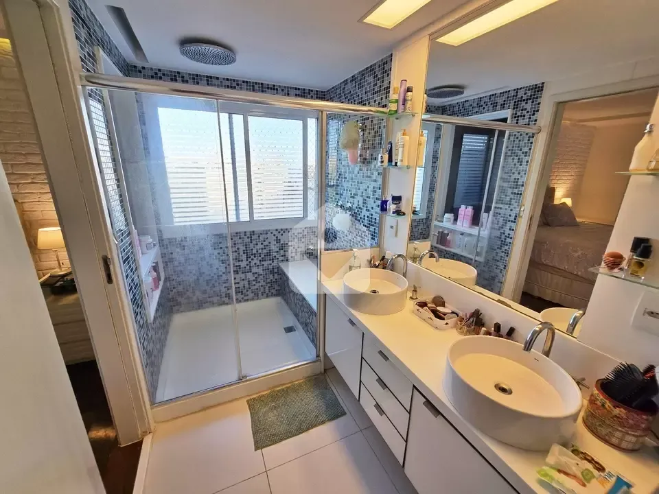 Furnished apartment with 3 bedrooms and 5 bathrooms — photo 27