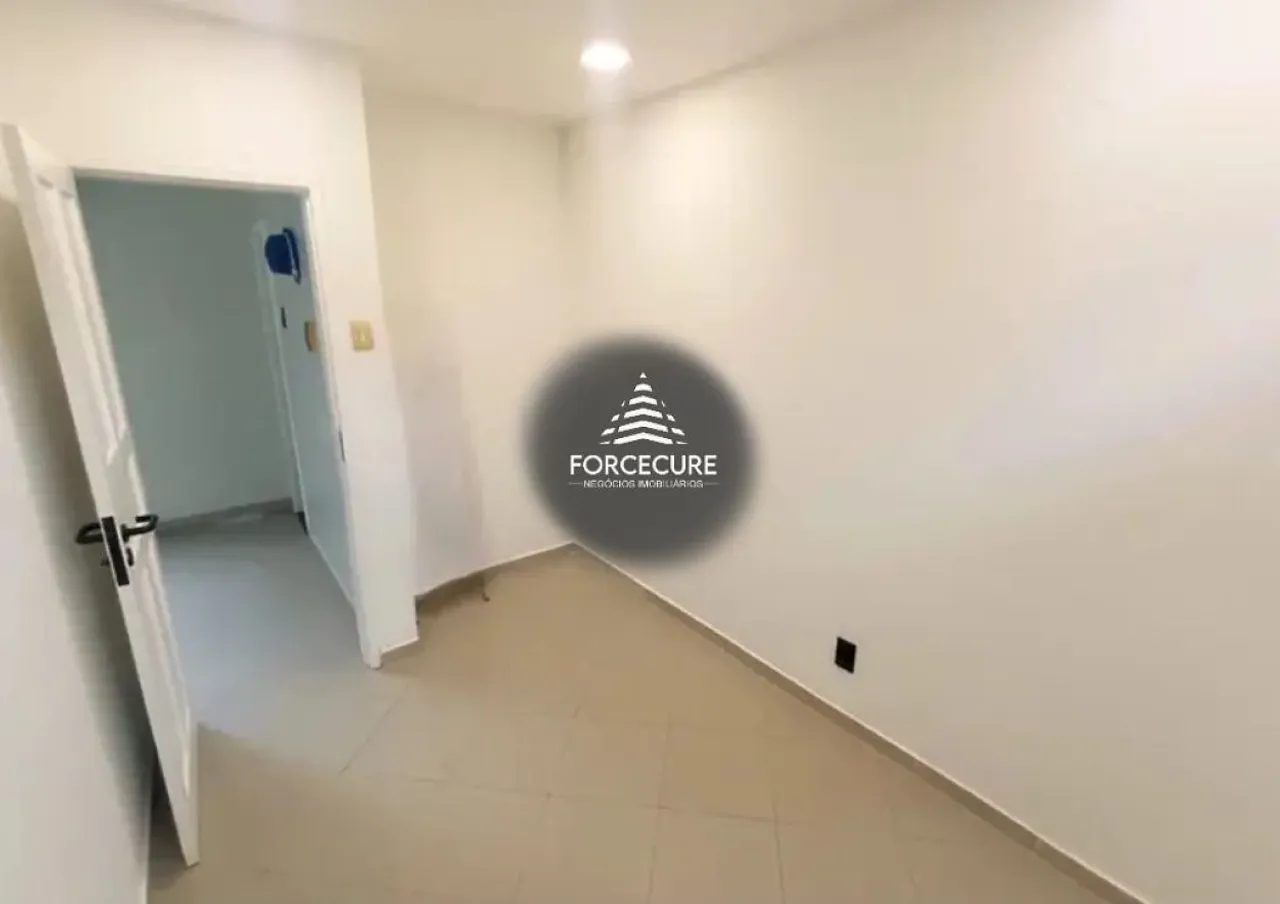 3-bedroom apartment with 3 bathrooms and tile floors — photo 11