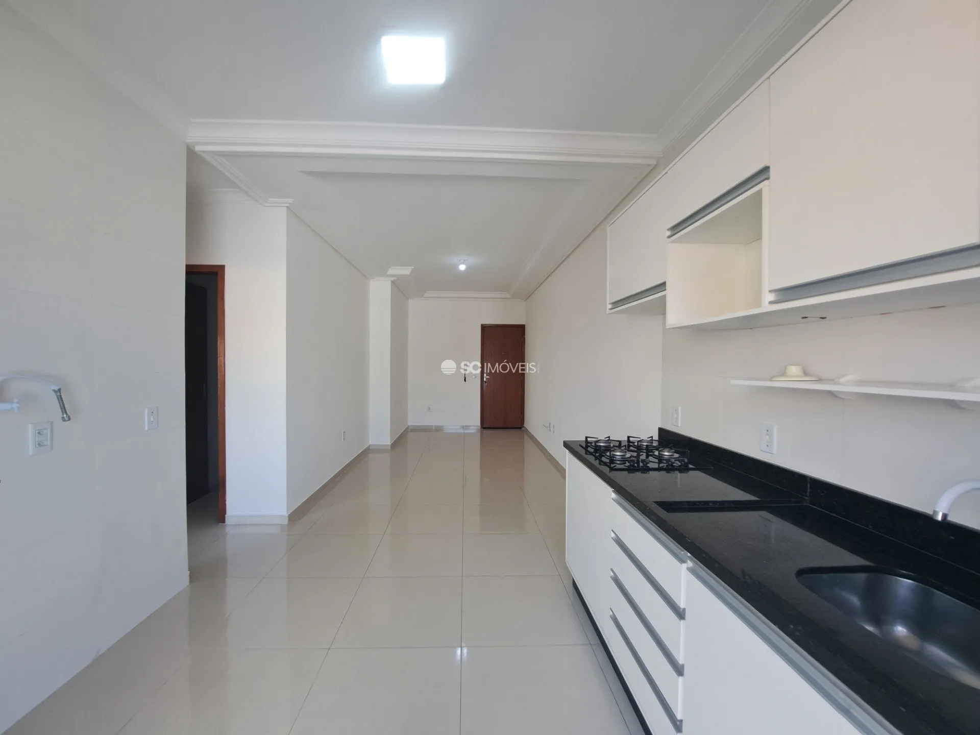 95 m² apartment with open-plan gas kitchen — photo 3