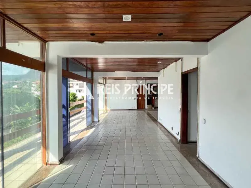 3-bedroom apartment with an enclosed glass balcony — photo 17