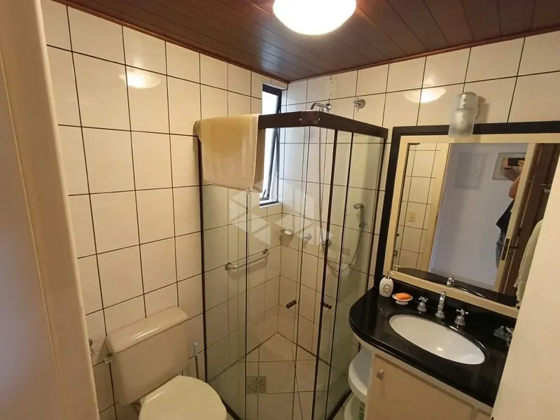 Balcony with a grill in a 3-bedroom apartment, 80 m² — photo 6