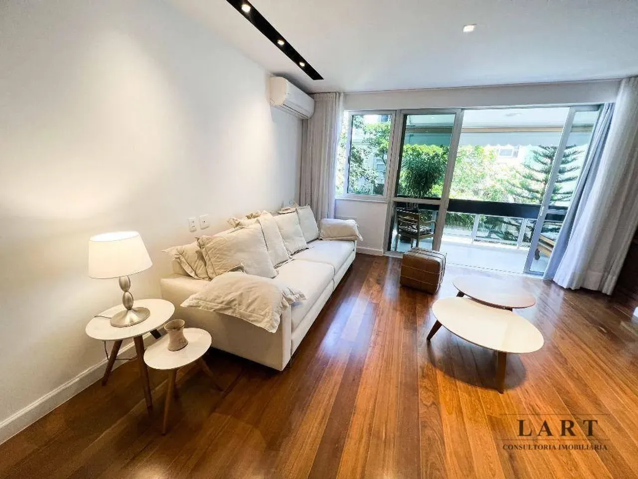 Home office in a 3-bedroom apartment, 160 m² — photo 13