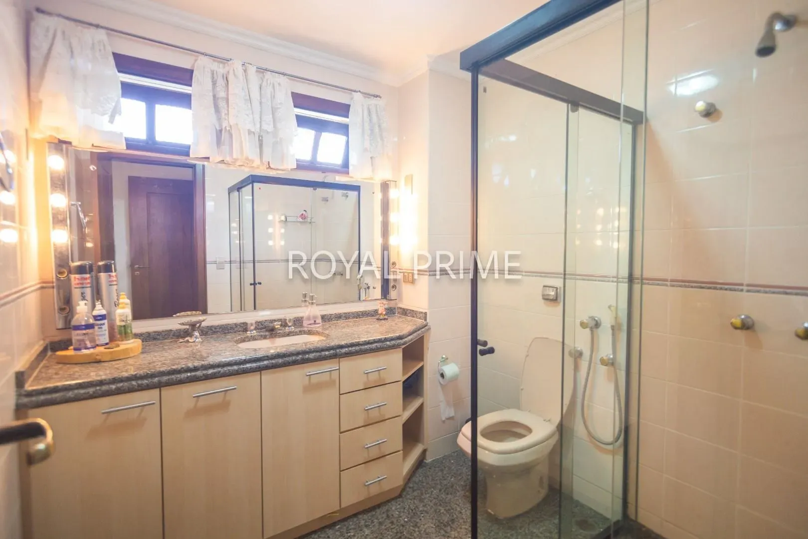 Furnished house in a gated community with 4 bedrooms and 5 baths — photo 54
