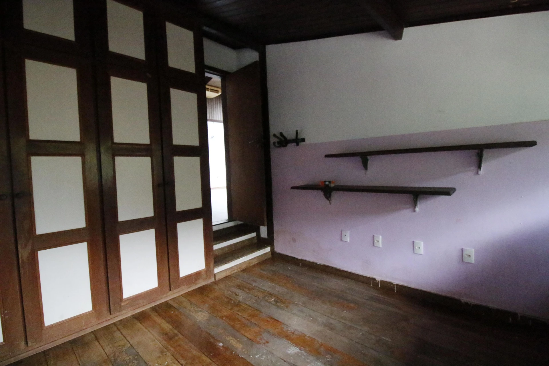 500 m² house with floor-to-ceiling windows and a bathtub — photo 25