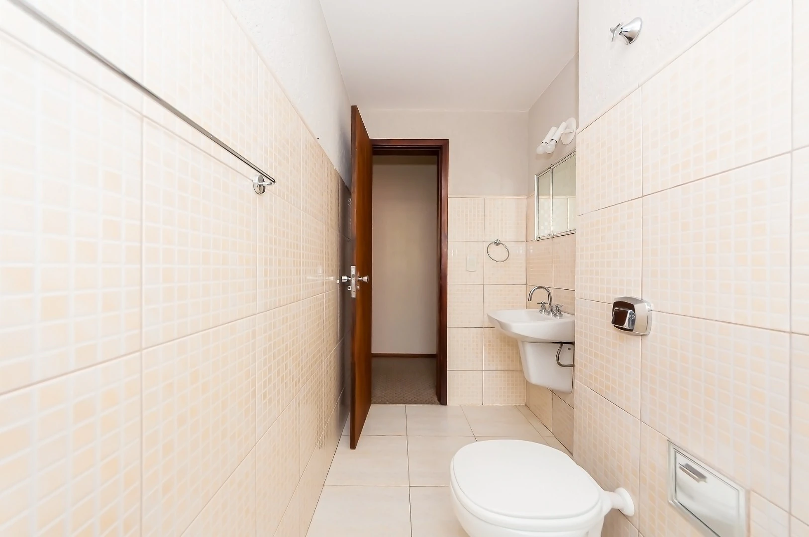 3-bedroom apartment with a home office in Curitiba — photo 14