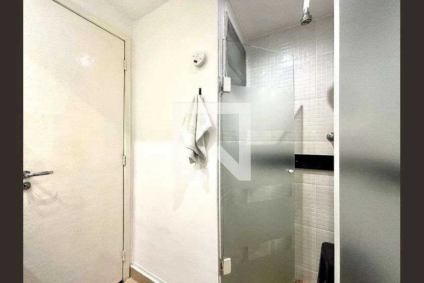 Furnished 1-bedroom apartment with glass balcony 65 m² — photo 22