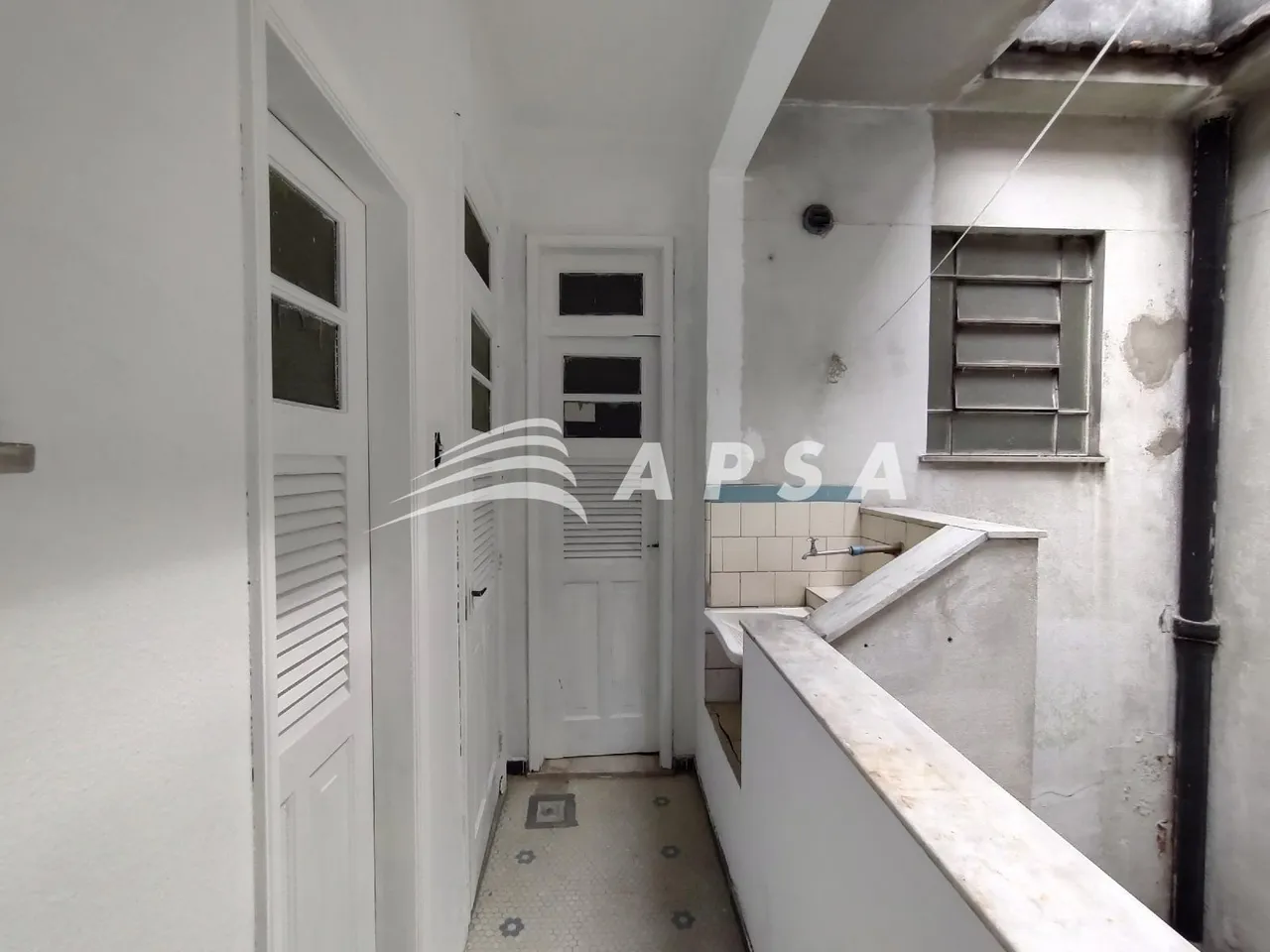 Квартира з окремою кухнею та 2 спальнями — photo 12