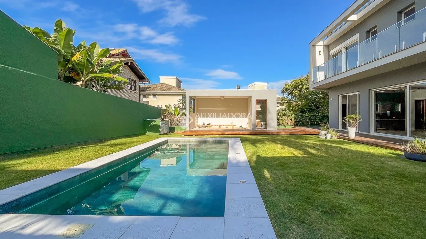 Furnished 431 m² house with 4 bedrooms and 6 bathrooms — photo 8