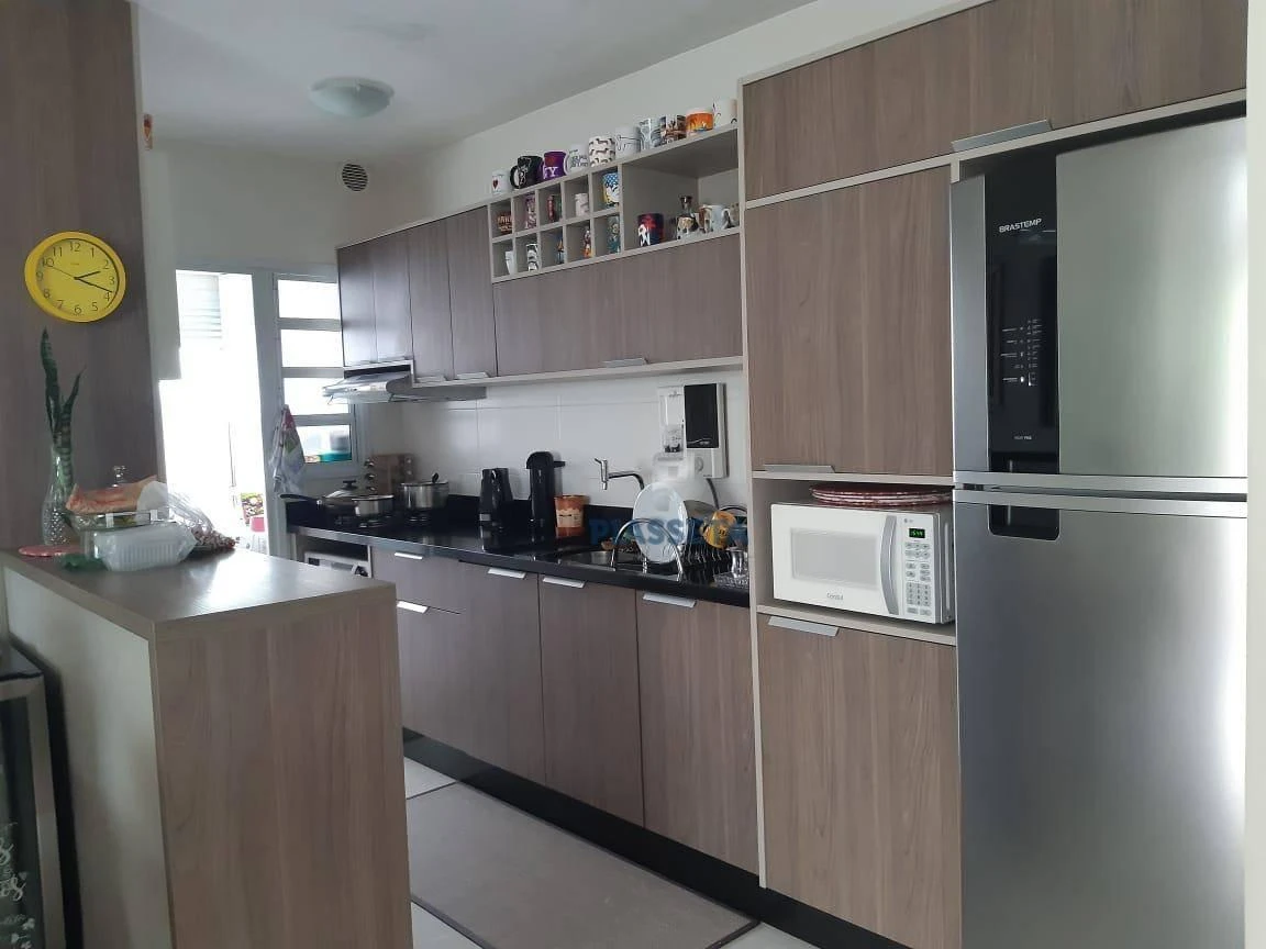 3-bedroom apartment in a building with a pool — photo 2