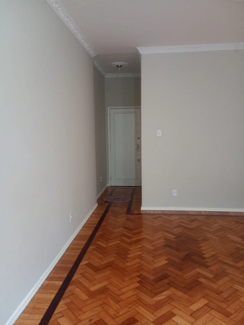 Wood or laminate floors in a 3-bedroom apartment, 60 m² — photo 21