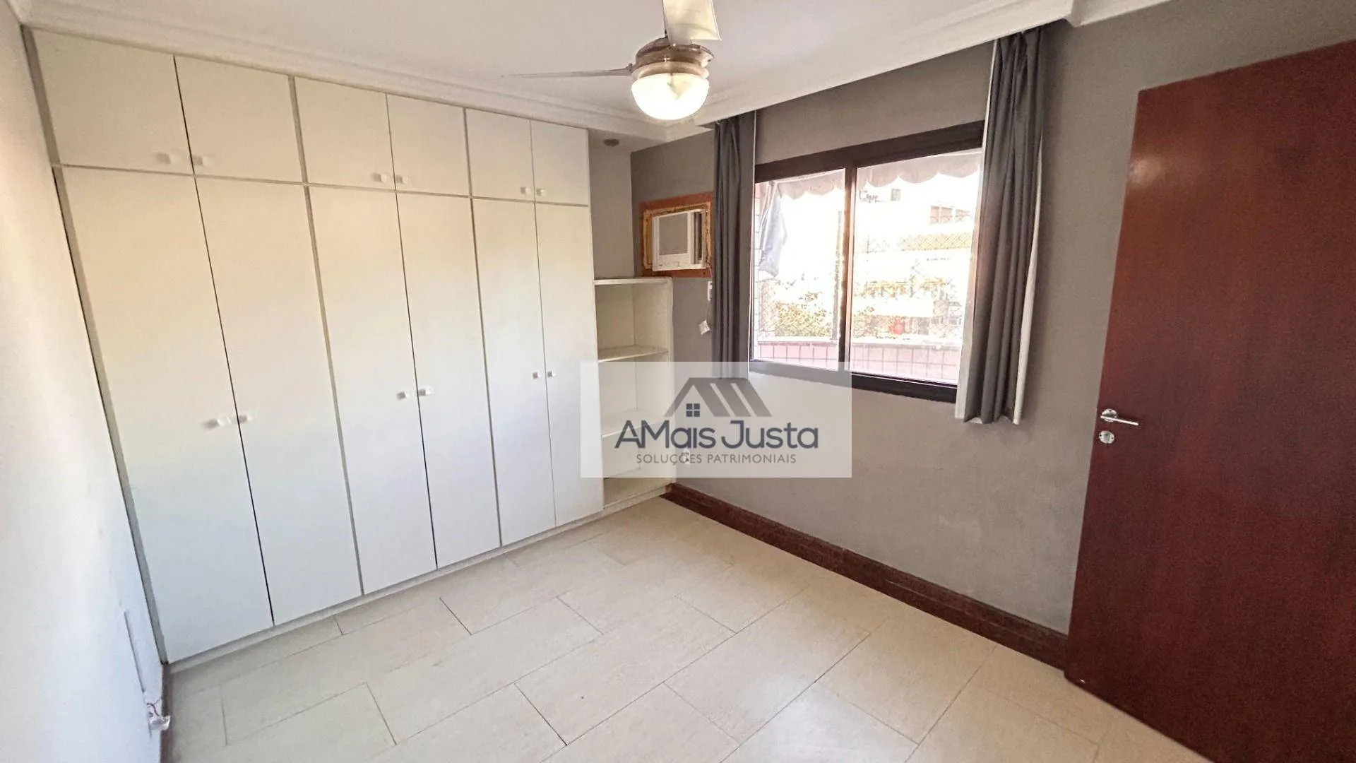 4-bedroom apartment in a building with a pool — photo 48