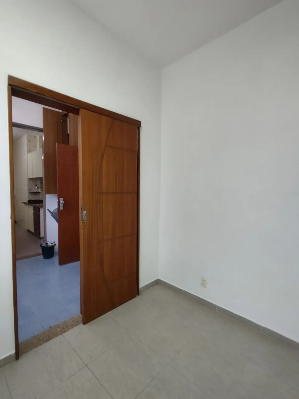Apartamento de 2 quartos com piso de madeira ou laminado — photo 17