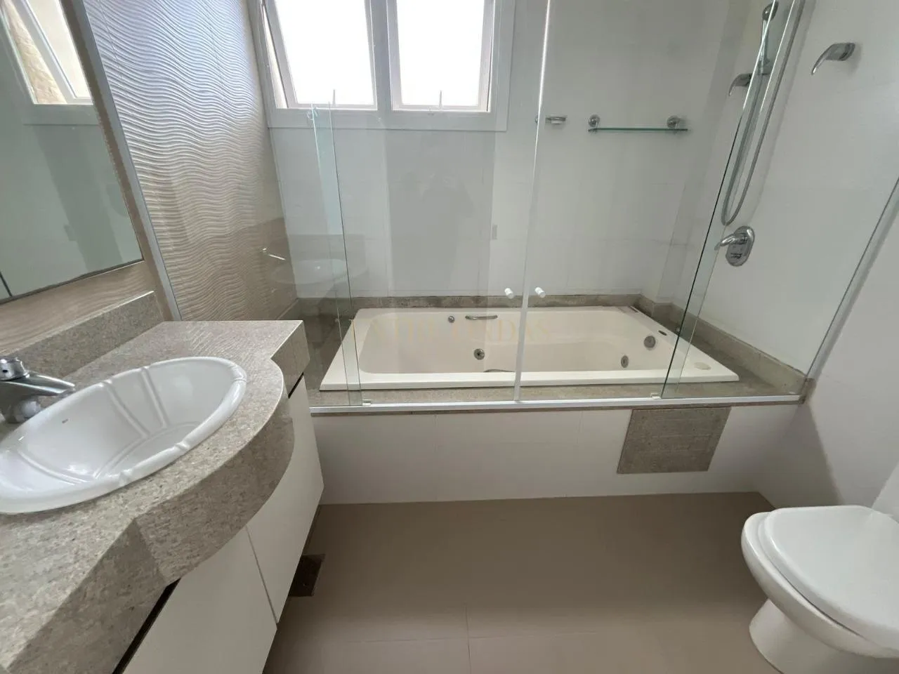 Water view in a 4-bedroom house, 263 m² — photo 49